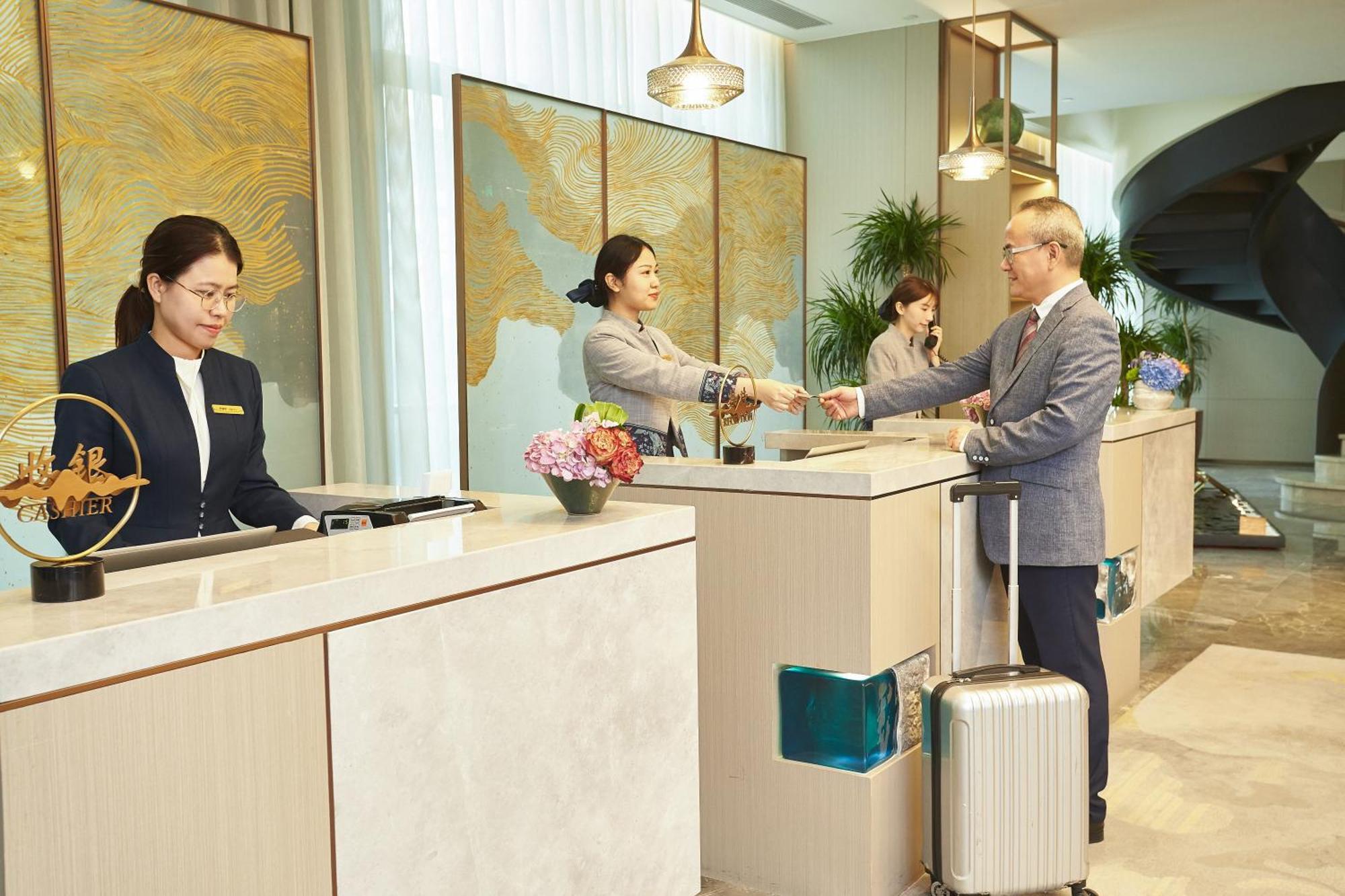 Guangzhou Pazhou Ln Dongfang Hotel Экстерьер фото